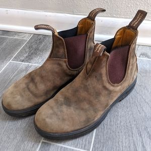Tan Blundstone boots